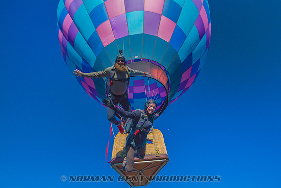 NKP-Mikey And Carla Balloon Jump-A001_H015_1104H6.0013230