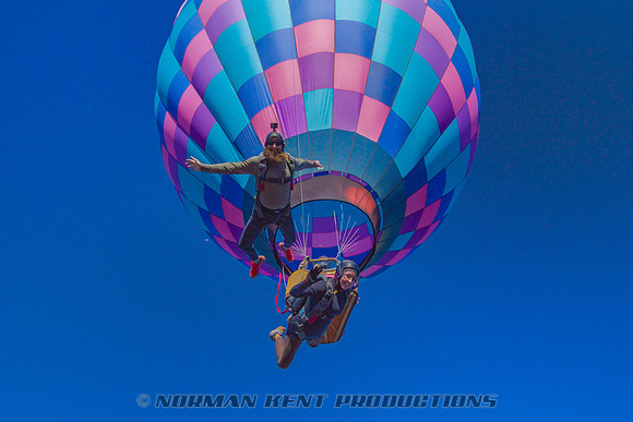 NKP-Mikey And Carla Balloon Jump-A001_H015_1104H6.0013278