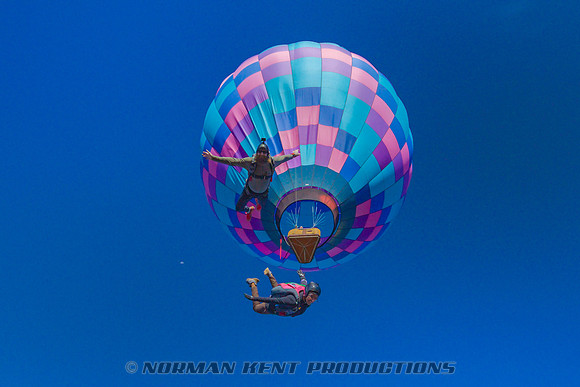 NKP-Mikey And Carla Balloon Jump-A001_H015_1104H6.0013353