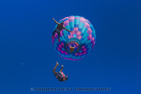 NKP-Mikey And Carla Balloon Jump-A001_H015_1104H6.0013457