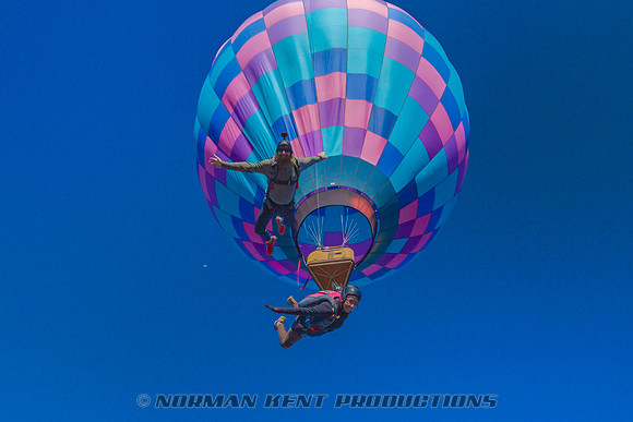 NKP-Mikey And Carla Balloon Jump-A001_H015_1104H6.0013321