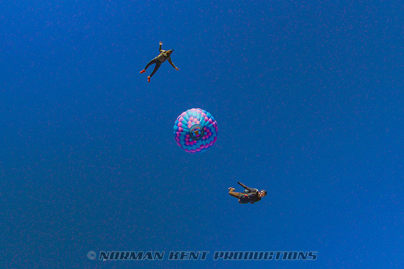 NKP-Mikey And Carla Balloon Jump-A001_H015_1104H6.0013703