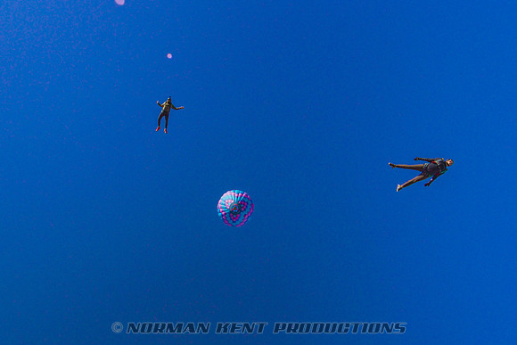 NKP-Mikey And Carla Balloon Jump-A001_H015_1104H6.0013851