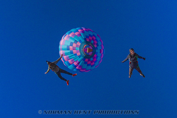 NKP-Mikey And Carla Balloon Jump-A001_H015_1104H6.0013540