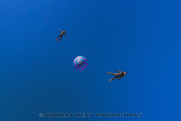 NKP-Mikey And Carla Balloon Jump-A001_H015_1104H6.0013770