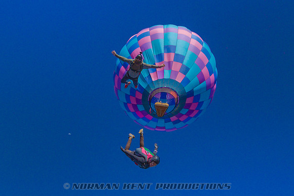 NKP-Mikey And Carla Balloon Jump-A001_H015_1104H6.0013415