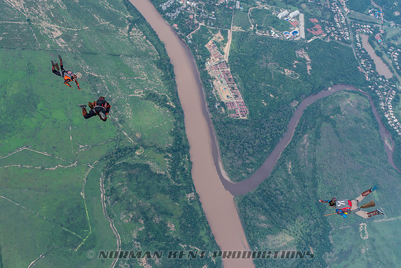NKP-ETB Commercial-Colombia 04-2016-07361